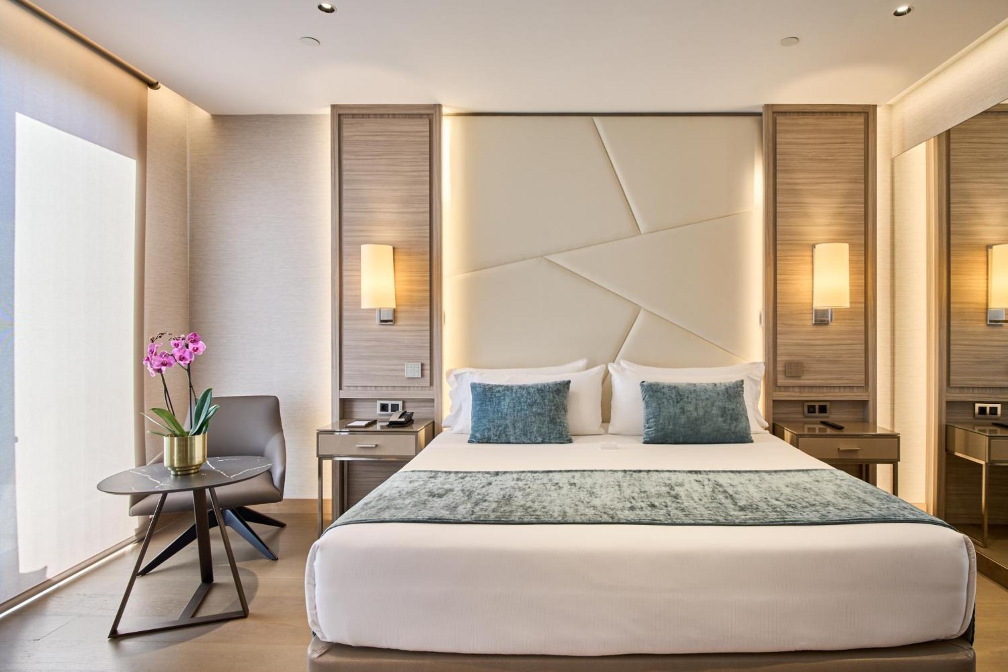Vp Plaza Espana Design Madrid Exterior photo Deluxe Room