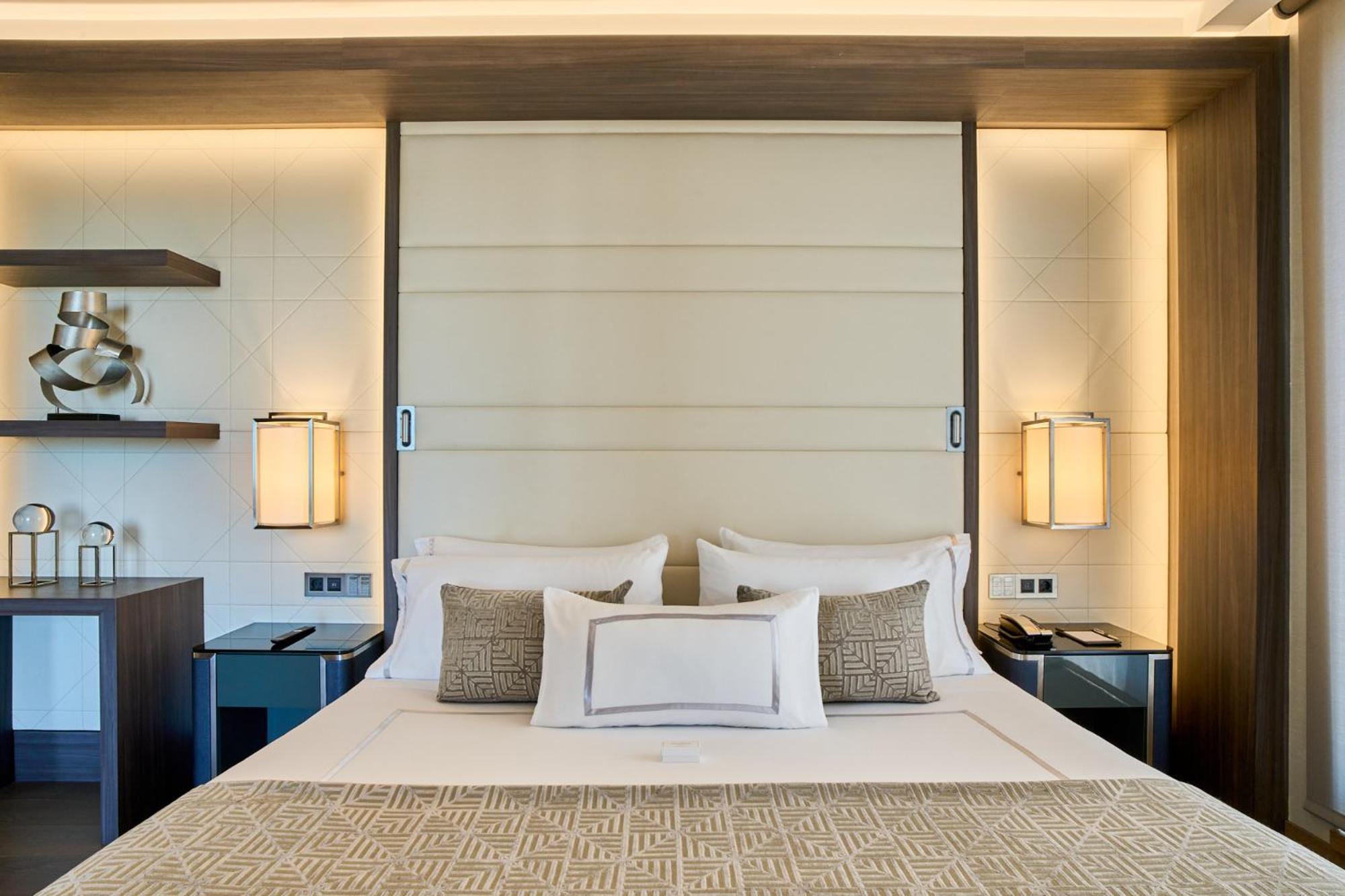 Vp Plaza Espana Design Madrid Exterior photo A bed in a hotel room